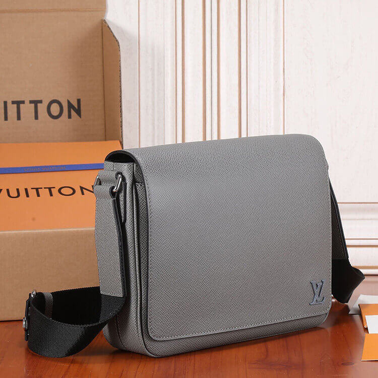Replica-LV-District-PM-M30851-3.jpg
