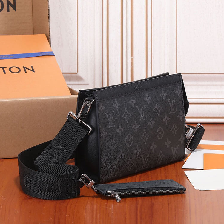 Replica-LV-Gaston-Wearable-Wallet-M81124-3.jpg