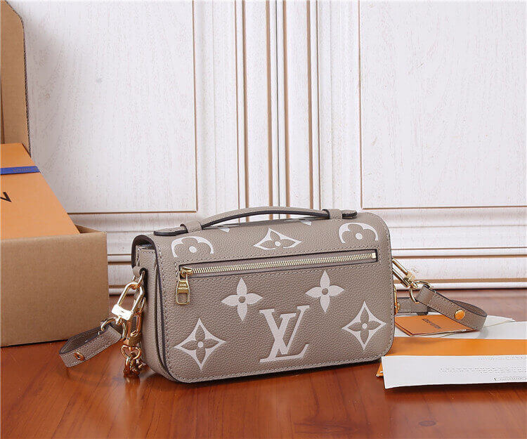 Replica-LV-Pochette-Metis-East-West-M23081-4.jpg