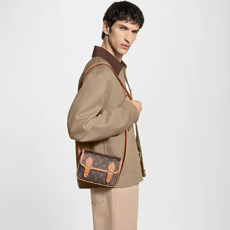 Replica-LV-Satchel-Wearable-Wallet-M26805-7.jpg