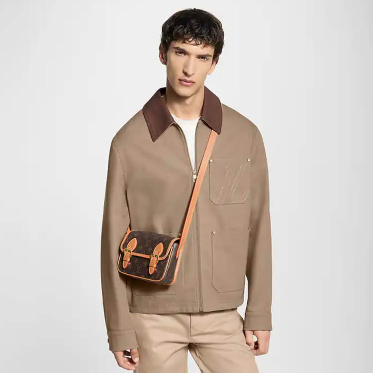 Replica-LV-Satchel-Wearable-Wallet-M26805-8.jpg