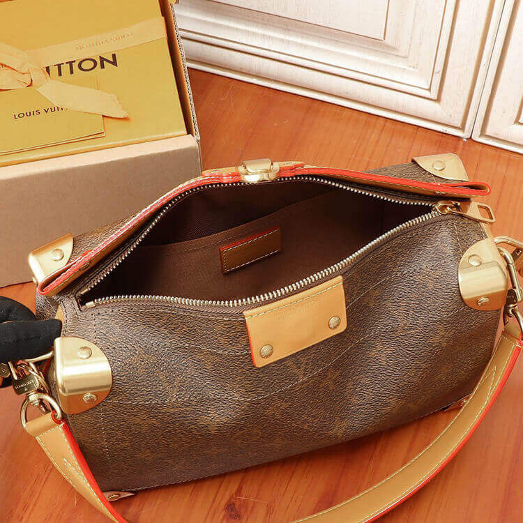 Replica-LV-Soul-Trunk-East-West-M11536-6.jpg
